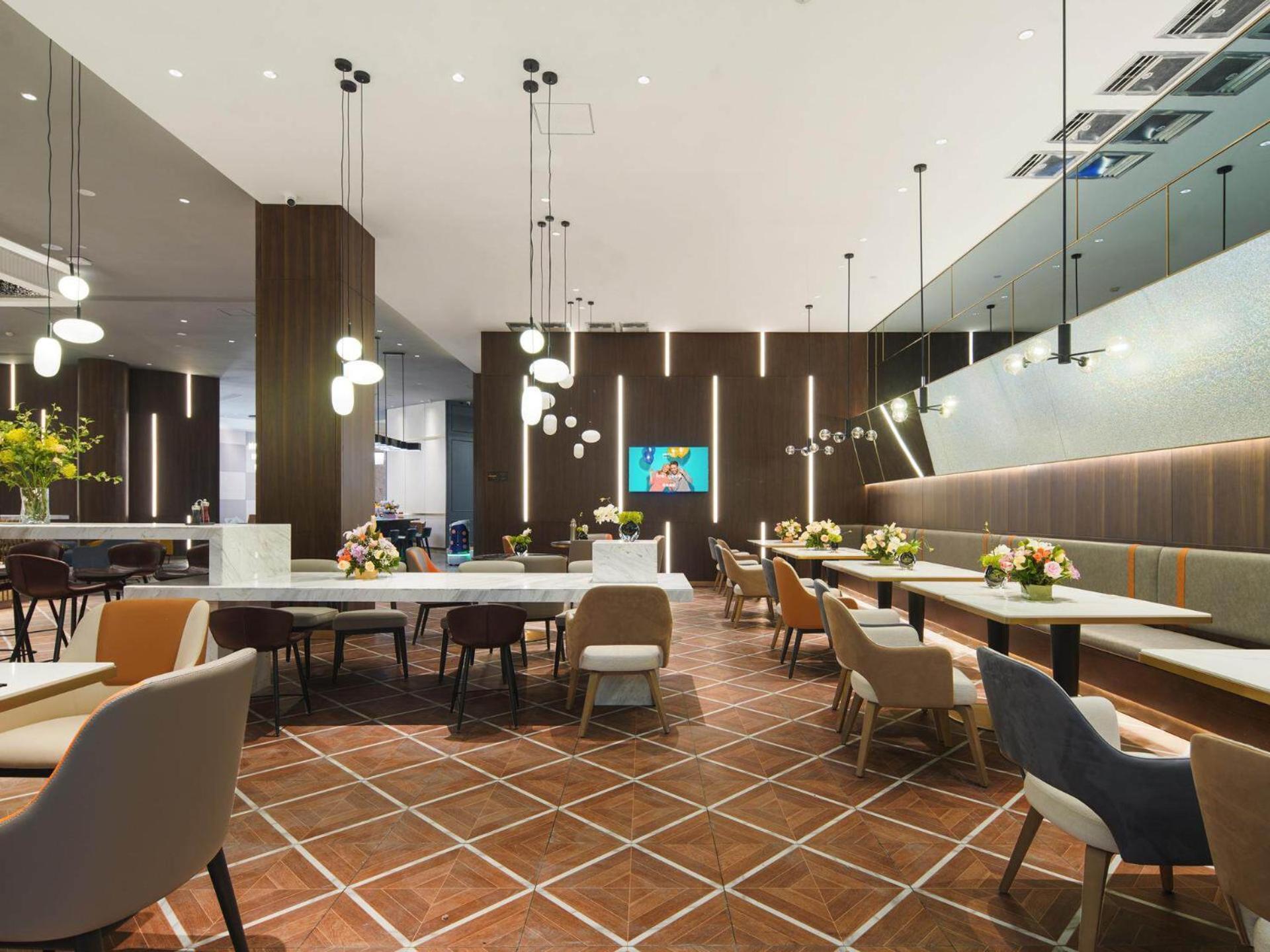 Park Inn By Radisson Nanchong Yilong Star City Plaza Dış mekan fotoğraf